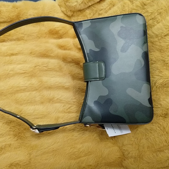 🆕 COACH Genuine Leather Small Camo Purse - Picture 4 of 16